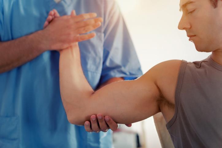 Sportif en pleine activité physique